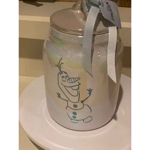 Rae Dunn Worth
Melting For Olaf Baby
Canister Iridescent - Picture 4 of 4